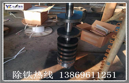 鐵礦干粉磁選機(jī)，鐵礦干粉磁選機(jī)經(jīng)得起客戶比較_磁性礦鐵礦干粉磁選機(jī)經(jīng)得起客戶比較_鐵礦干粉磁選機(jī)經(jīng)得起客戶比較工作視頻皮帶及結(jié)構(gòu)價格