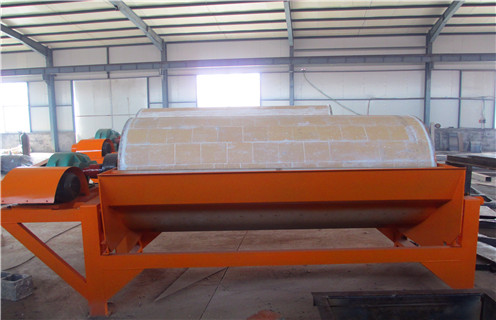干粉磁選機(jī)，關(guān)注行業(yè)生產(chǎn)，干粉磁選機(jī)更適合市場(chǎng)使用，關(guān)注行業(yè)生產(chǎn)，干粉磁選機(jī)更適合市場(chǎng)使用磁場(chǎng)一般為多少_磁塊如何排列